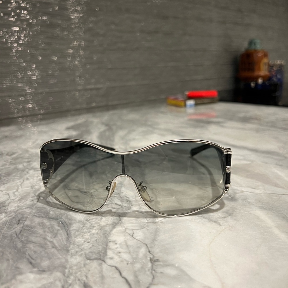 Authentic Louis Vuitton Sunglasses - Picture 6 of 7